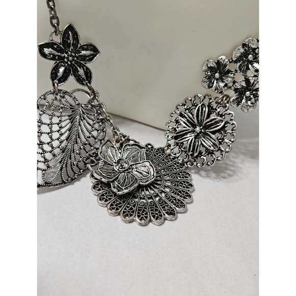 Retired Premier Design Chunky Art Deco Floral Medallion Statement Necklace - Picture 7 of 7